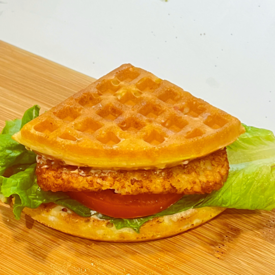 HLT Waffle Sandwich (Hashbrown, Lettuce, Tomato)